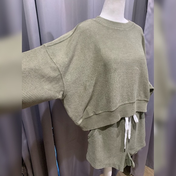 Shorts Set - Picture 2 of 6